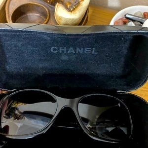 Authentic Chanel sunglasses like new